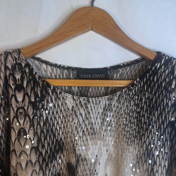 Frank Lyman Sequin Animal Print Poncho Blouse Cut Out Shoulder Bold Safari SZ XL - Picture 3 of 9